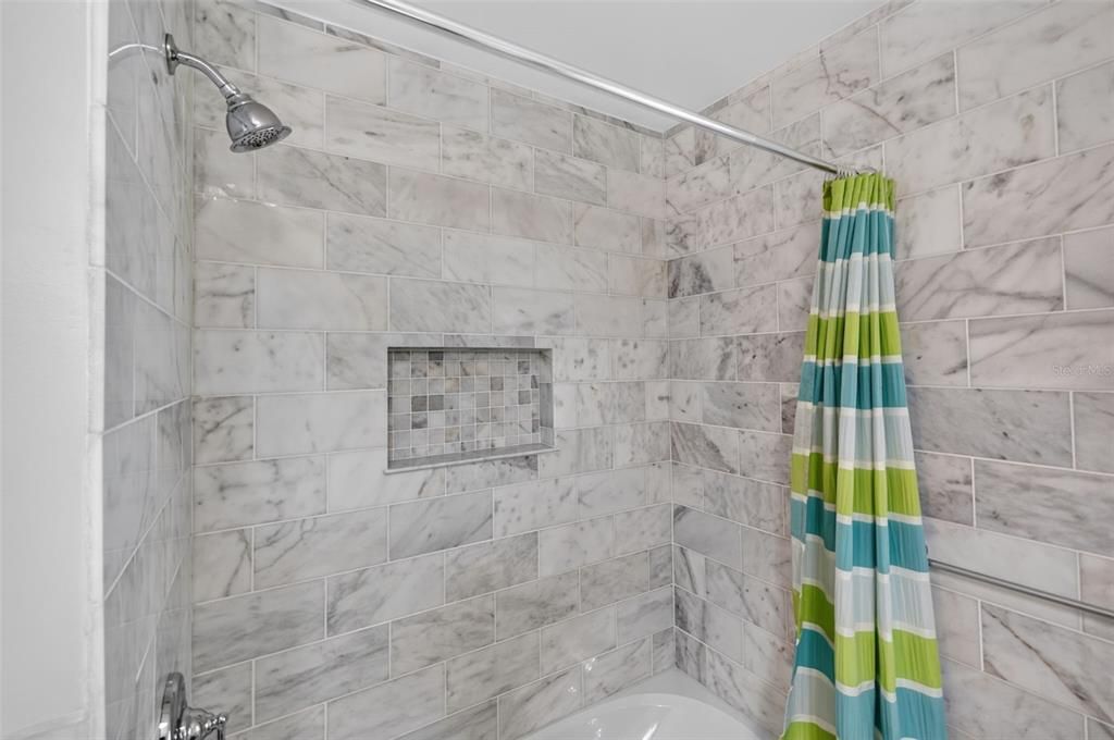 En Venta: $599,900 (4 camas, 2 baños, 1945 Pies cuadrados)