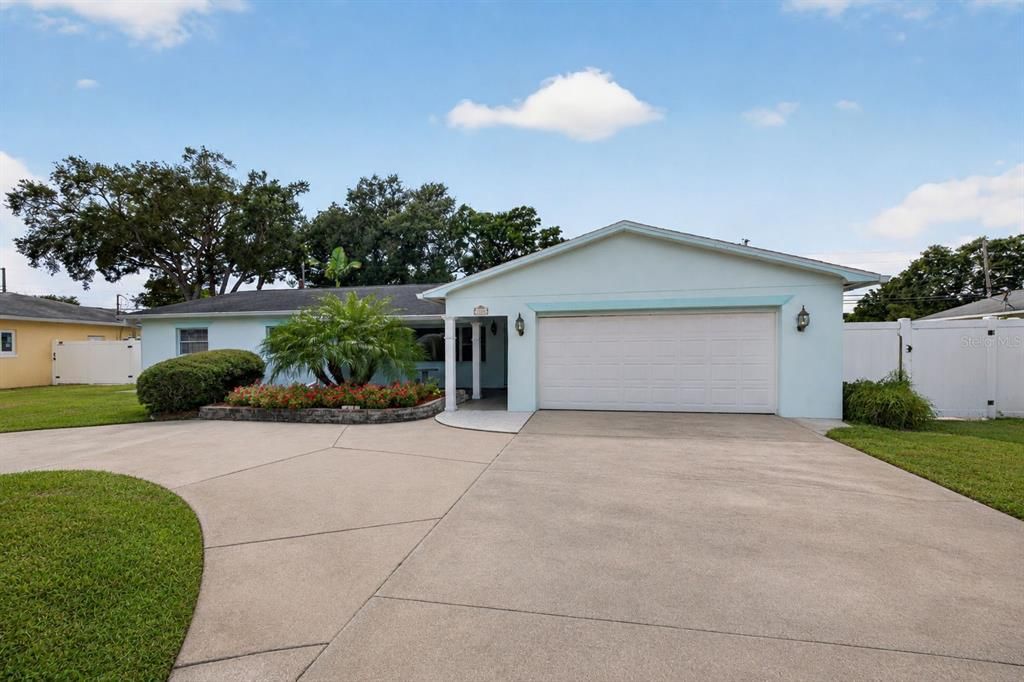 En Venta: $599,900 (4 camas, 2 baños, 1945 Pies cuadrados)