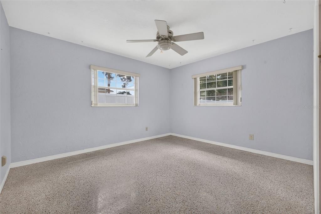 En Venta: $599,900 (4 camas, 2 baños, 1945 Pies cuadrados)