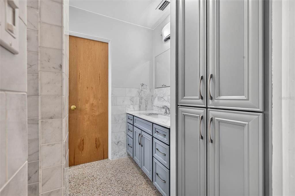 En Venta: $599,900 (4 camas, 2 baños, 1945 Pies cuadrados)