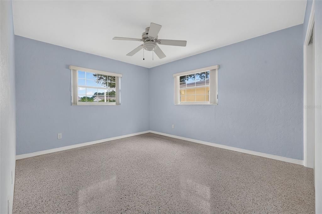 En Venta: $599,900 (4 camas, 2 baños, 1945 Pies cuadrados)