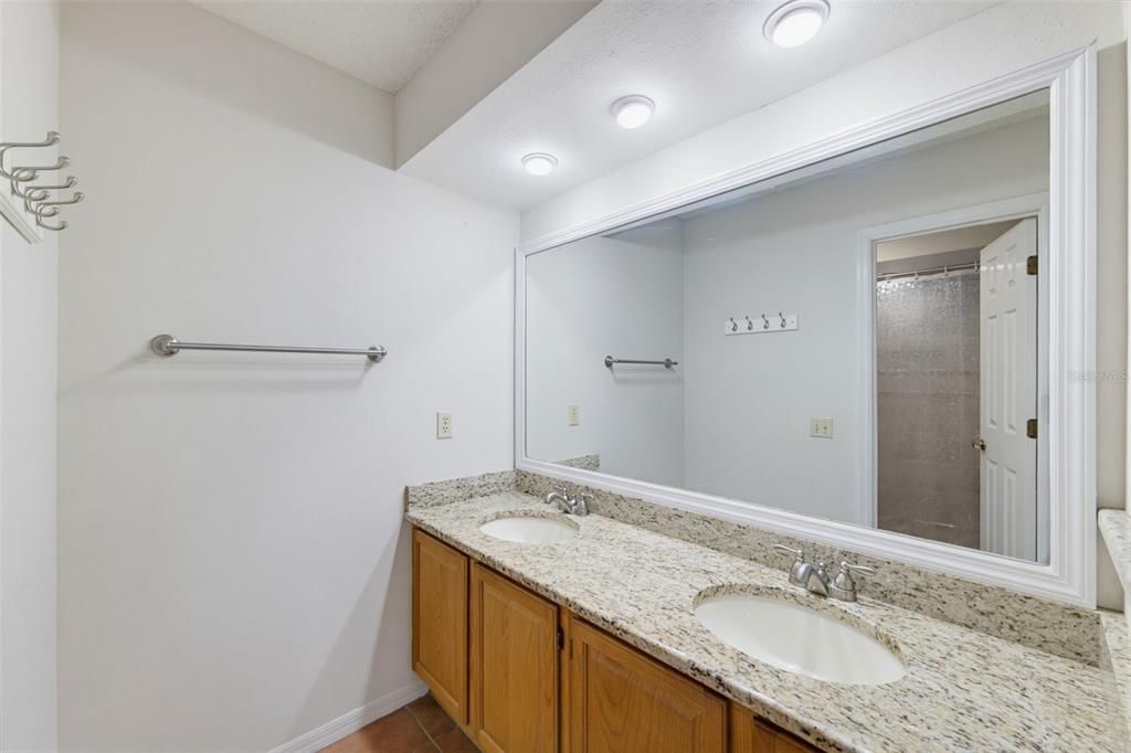 For Sale: $299,000 (2 beds, 2 baths, 1213 Square Feet)