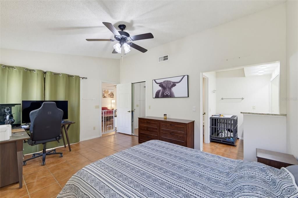 For Sale: $299,000 (2 beds, 2 baths, 1213 Square Feet)