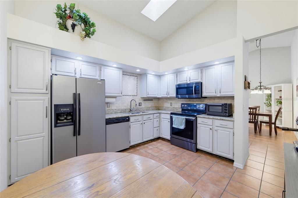 For Sale: $299,000 (2 beds, 2 baths, 1213 Square Feet)