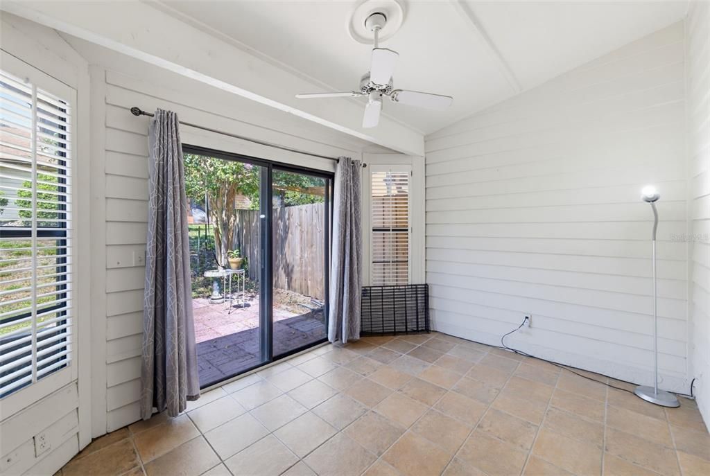 For Sale: $299,000 (2 beds, 2 baths, 1213 Square Feet)