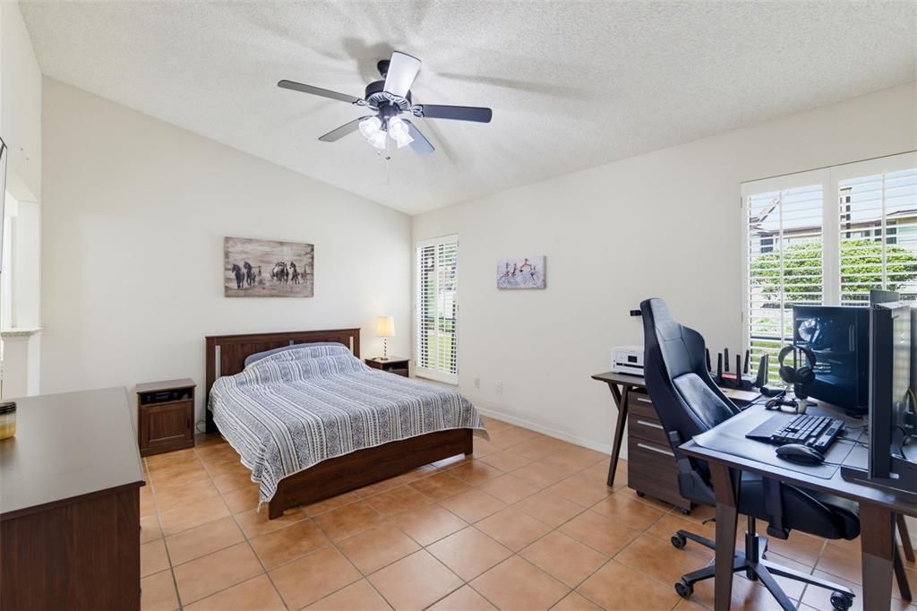 For Sale: $299,000 (2 beds, 2 baths, 1213 Square Feet)