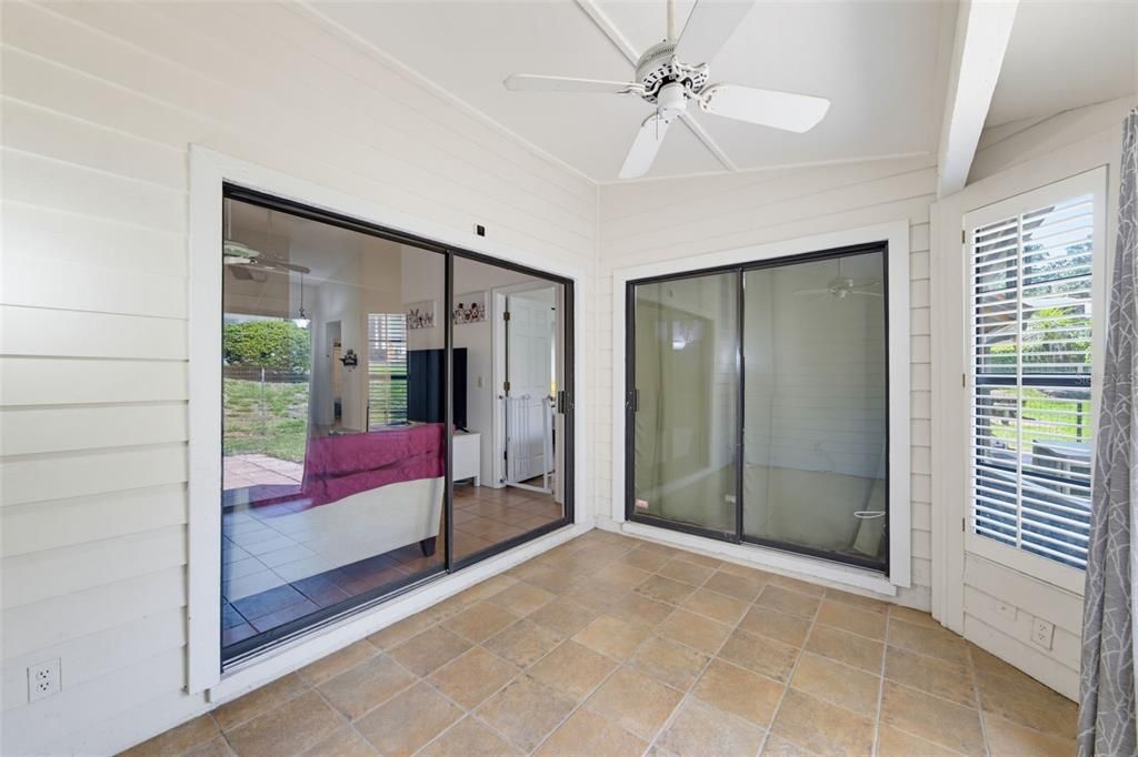 For Sale: $299,000 (2 beds, 2 baths, 1213 Square Feet)