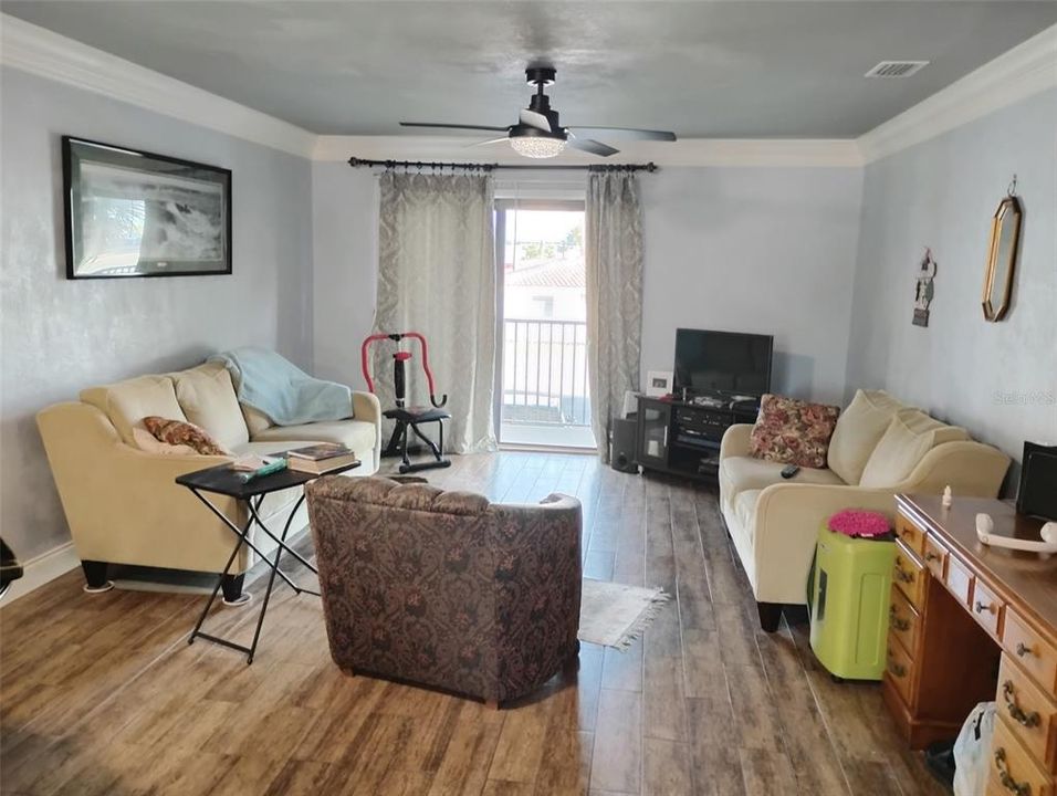 For Sale: $385,000 (2 beds, 2 baths, 1008 Square Feet)