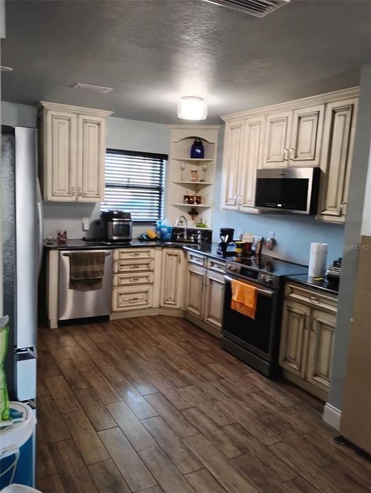 For Sale: $385,000 (2 beds, 2 baths, 1008 Square Feet)