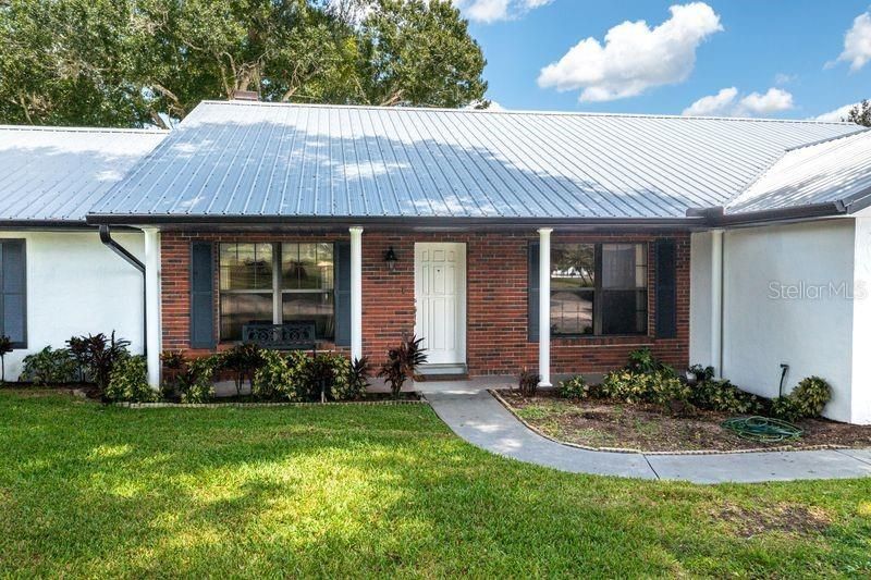 For Sale: $329,900 (3 beds, 3 baths, 2186 Square Feet)