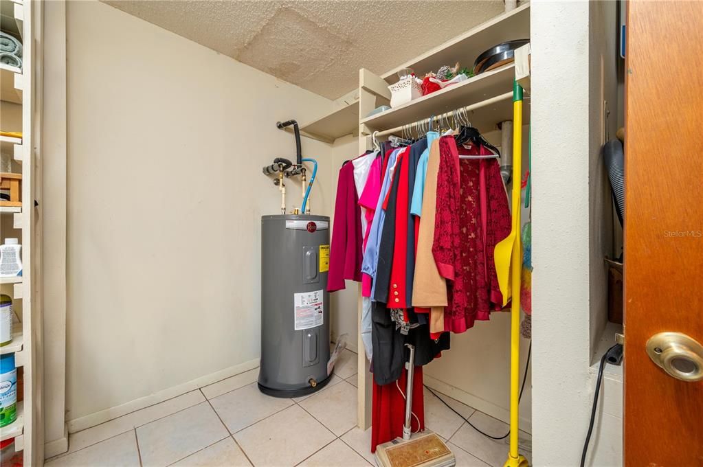 For Sale: $329,900 (3 beds, 3 baths, 2186 Square Feet)