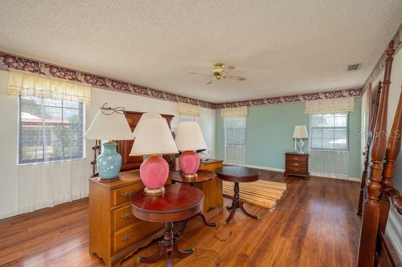 For Sale: $329,900 (3 beds, 3 baths, 2186 Square Feet)
