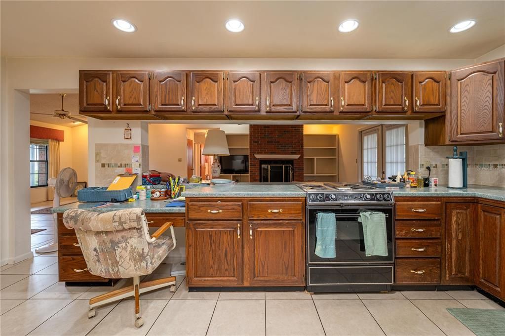 For Sale: $329,900 (3 beds, 3 baths, 2186 Square Feet)