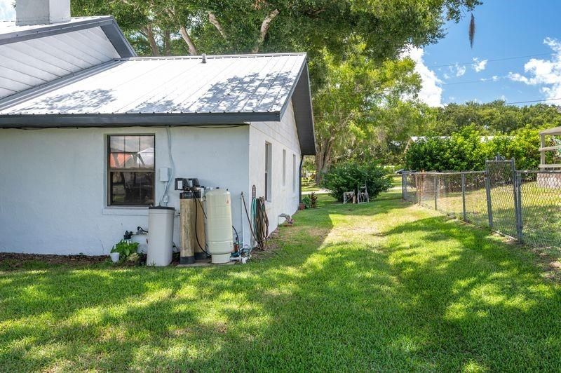 For Sale: $329,900 (3 beds, 3 baths, 2186 Square Feet)