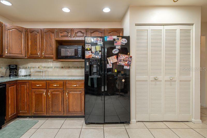 For Sale: $329,900 (3 beds, 3 baths, 2186 Square Feet)