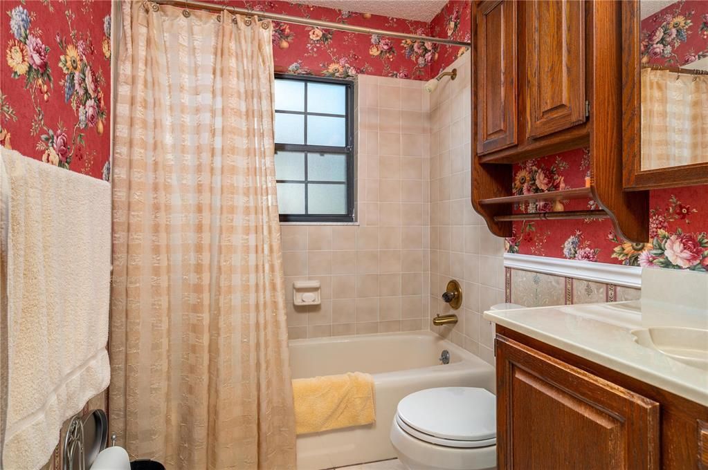 For Sale: $329,900 (3 beds, 3 baths, 2186 Square Feet)