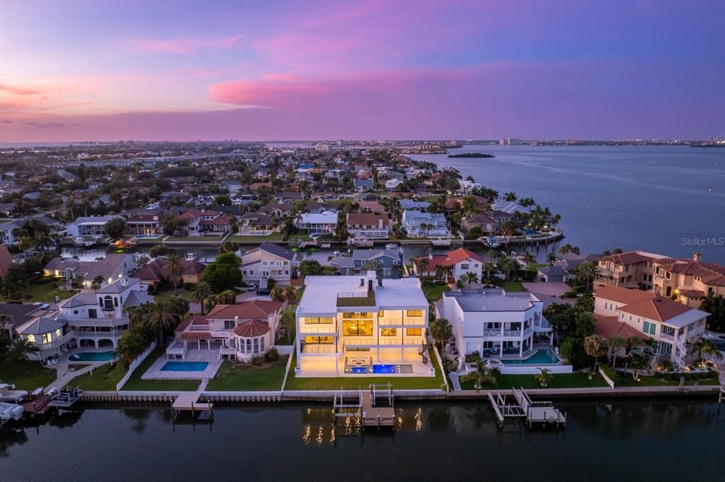 En Venta: $10,500,000 (6 camas, 6 baños, 7619 Pies cuadrados)