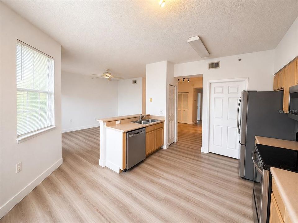 В аренду: $1,650 (2 спален, 2 ванн, 999 Квадратных фут)