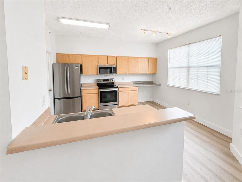В аренду: $1,650 (2 спален, 2 ванн, 999 Квадратных фут)