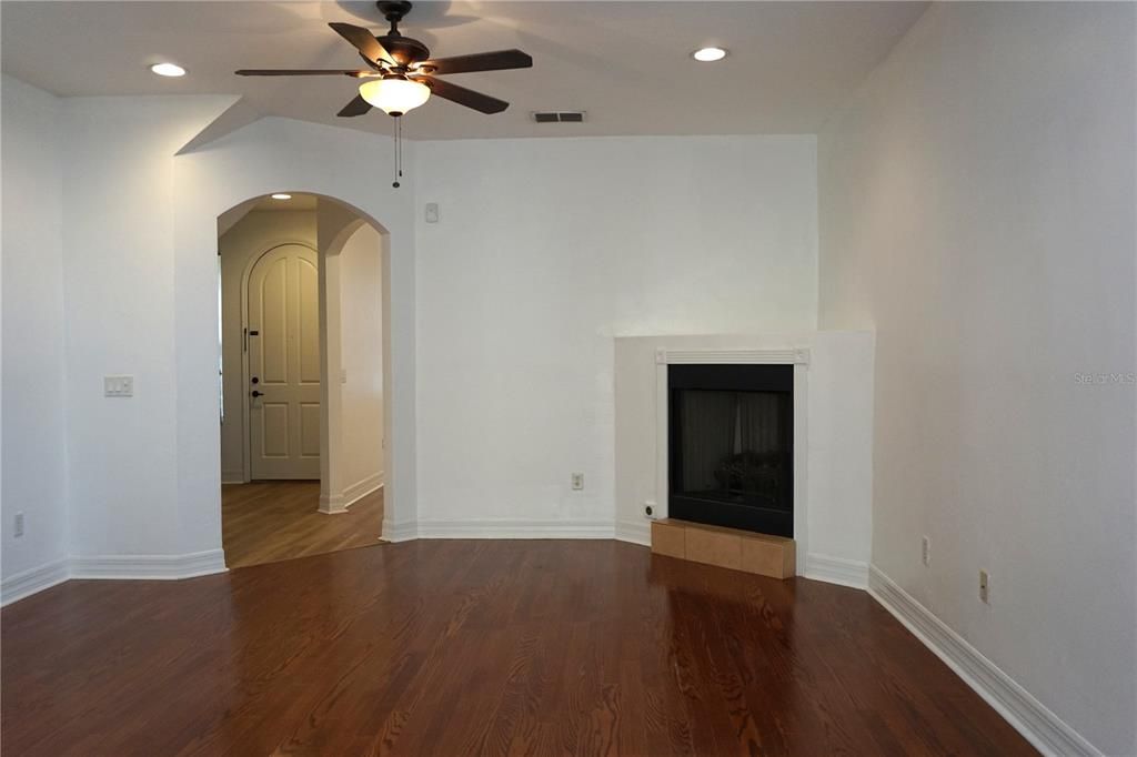 For Rent: $3,800 (3 beds, 2 baths, 2200 Square Feet)