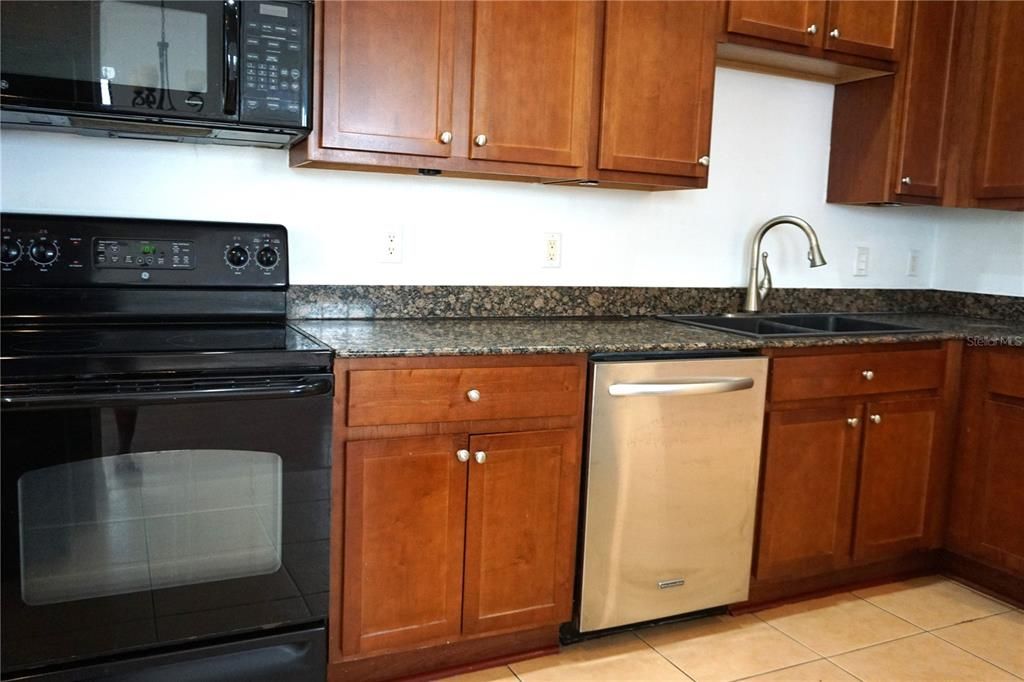 For Rent: $3,800 (3 beds, 2 baths, 2200 Square Feet)