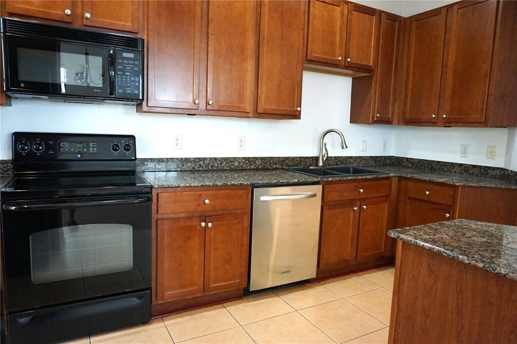 For Rent: $3,800 (3 beds, 2 baths, 2200 Square Feet)