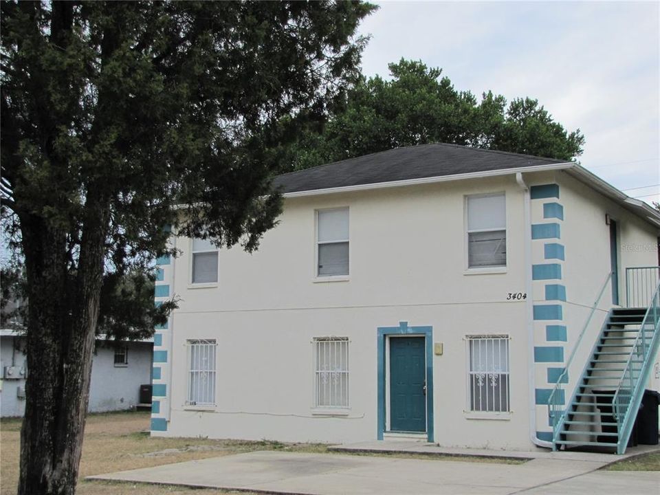 For Rent: $2,200 (3 beds, 2 baths, 990 Square Feet)