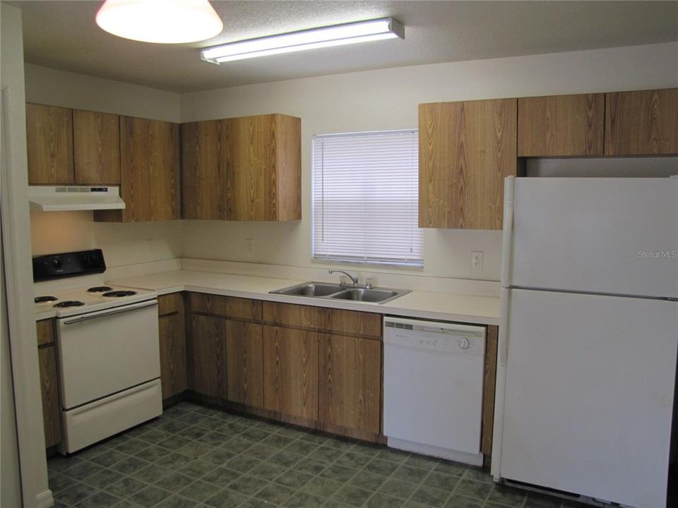For Rent: $2,200 (3 beds, 2 baths, 990 Square Feet)