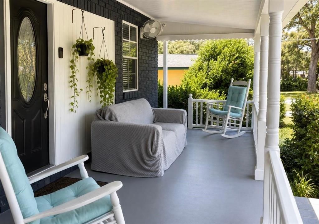 For Sale: $329,000 (2 beds, 1 baths, 1060 Square Feet)