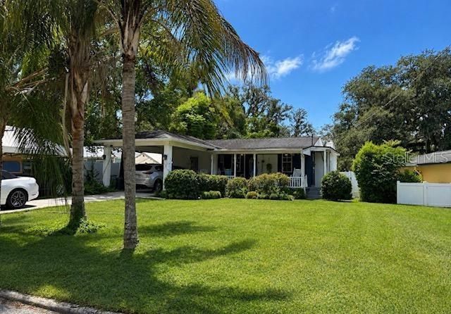 For Sale: $329,000 (2 beds, 1 baths, 1060 Square Feet)