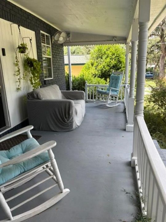 For Sale: $329,000 (2 beds, 1 baths, 1060 Square Feet)