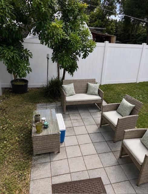 For Sale: $329,000 (2 beds, 1 baths, 1060 Square Feet)
