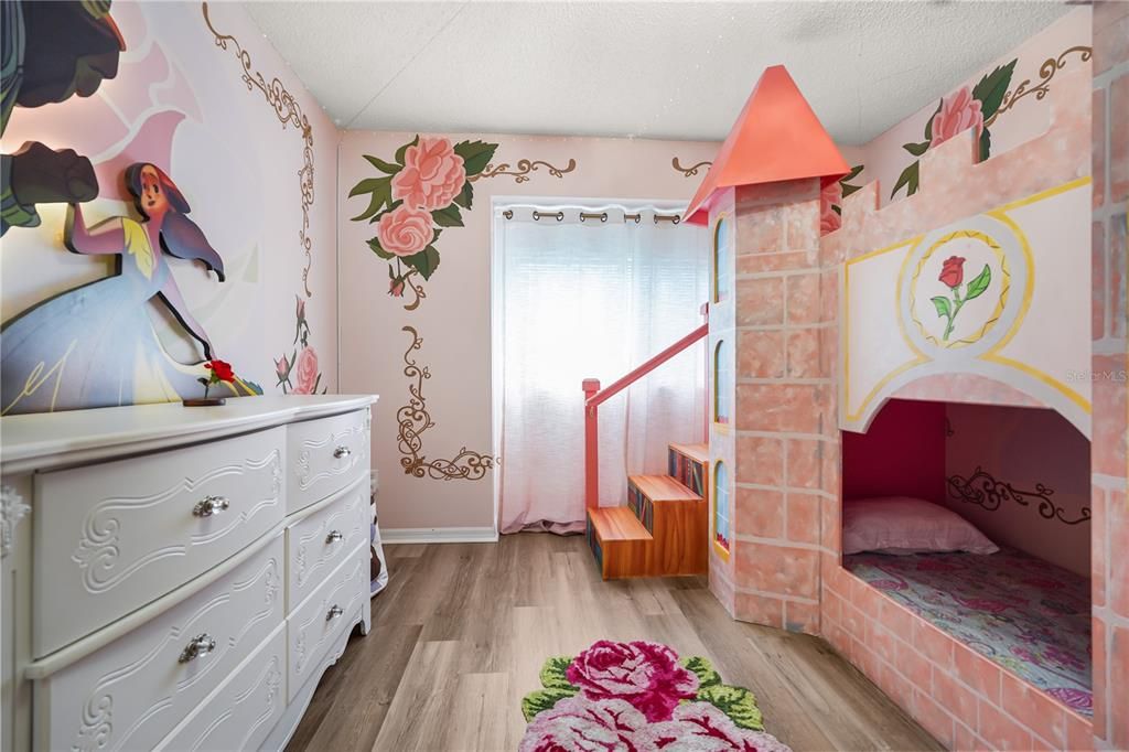 For Sale: $465,000 (5 beds, 4 baths, 2286 Square Feet)