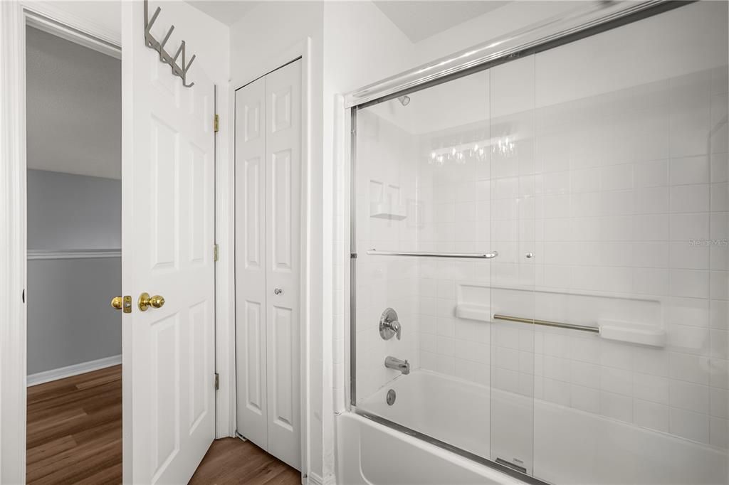 For Sale: $465,000 (5 beds, 4 baths, 2286 Square Feet)