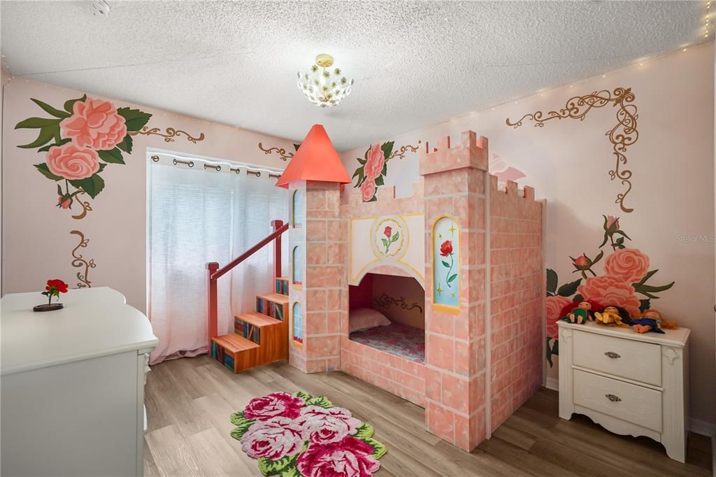 For Sale: $465,000 (5 beds, 4 baths, 2286 Square Feet)