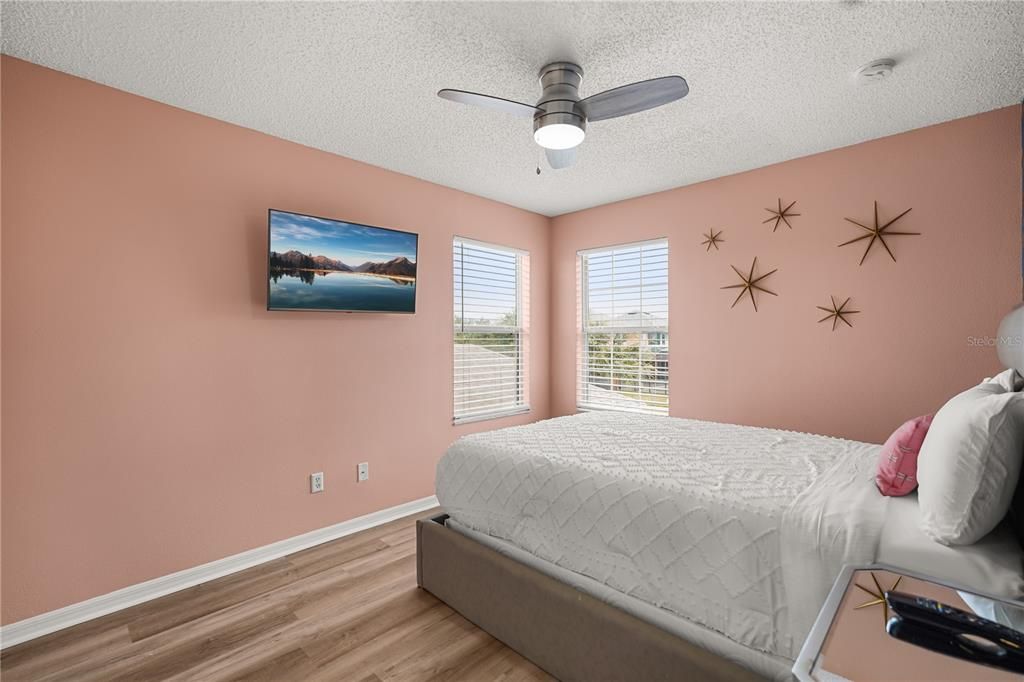 For Sale: $465,000 (5 beds, 4 baths, 2286 Square Feet)