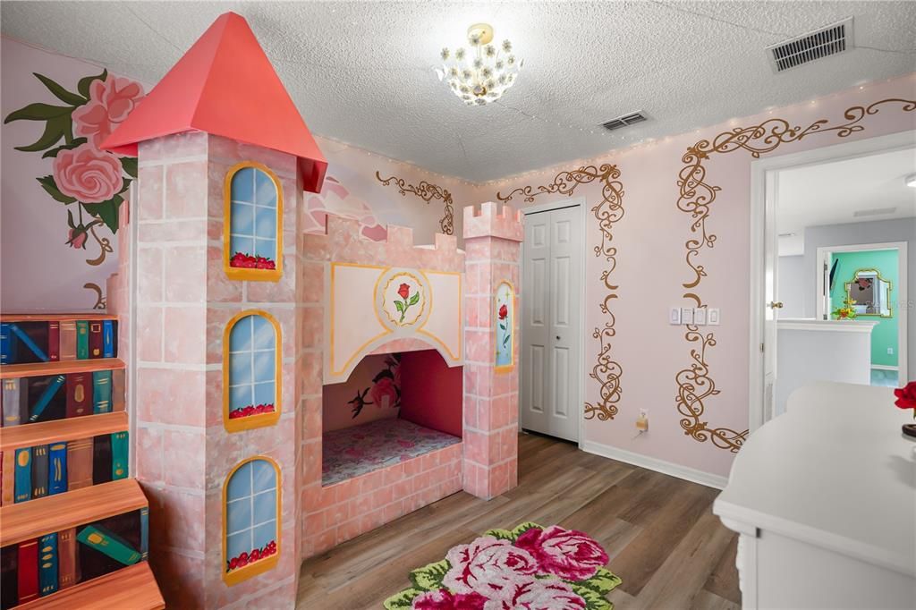 For Sale: $465,000 (5 beds, 4 baths, 2286 Square Feet)