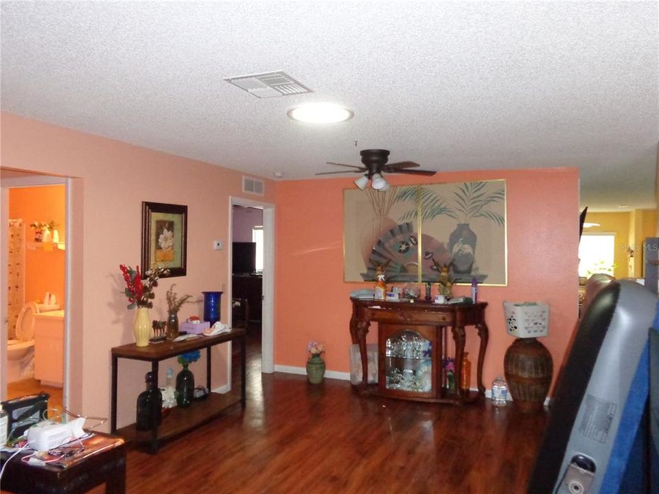 For Sale: $173,900 (2 beds, 2 baths, 1412 Square Feet)