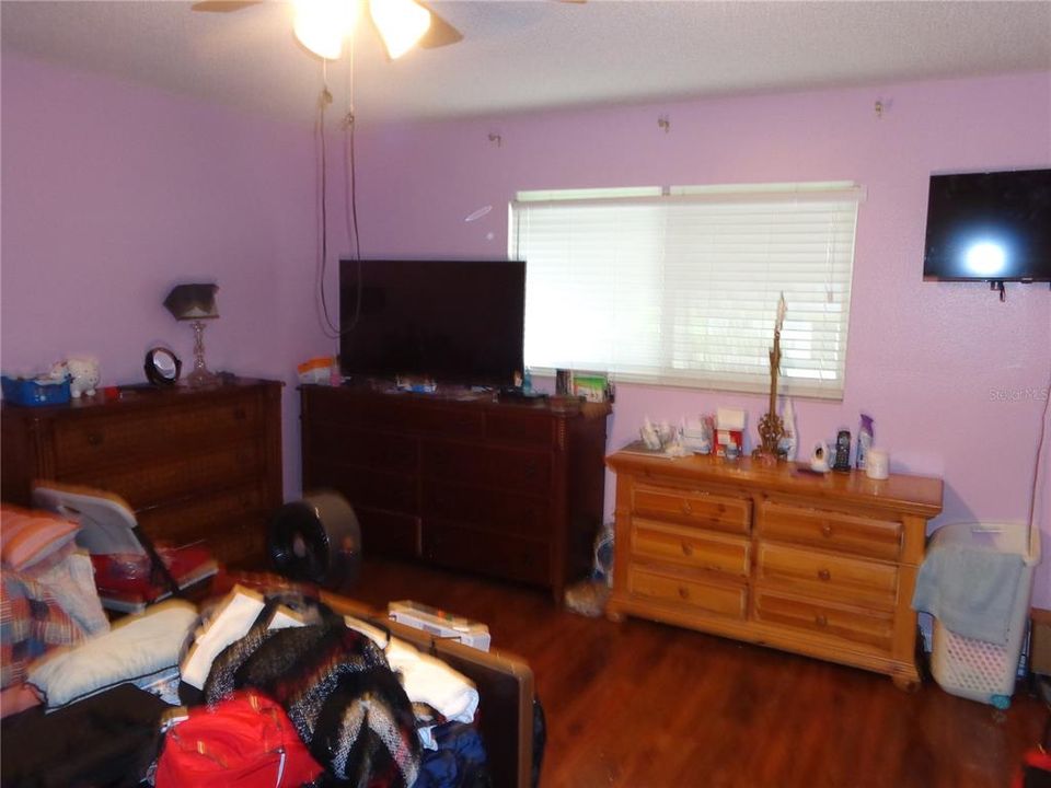 For Sale: $173,900 (2 beds, 2 baths, 1412 Square Feet)