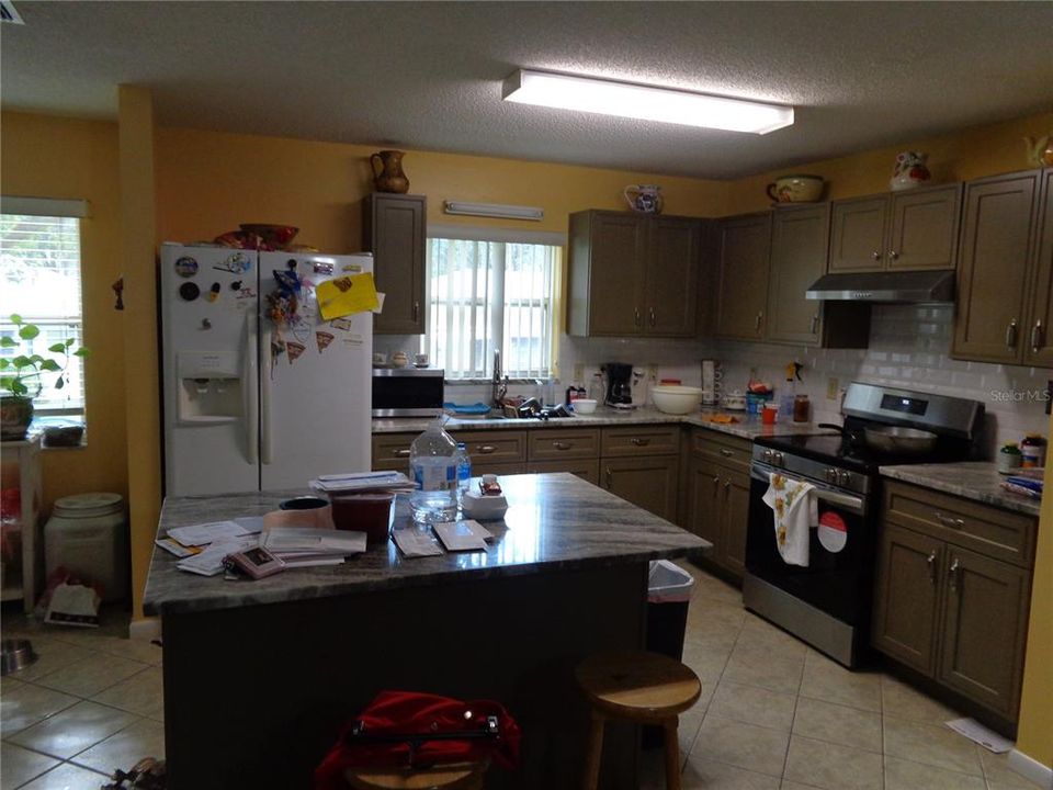 For Sale: $173,900 (2 beds, 2 baths, 1412 Square Feet)