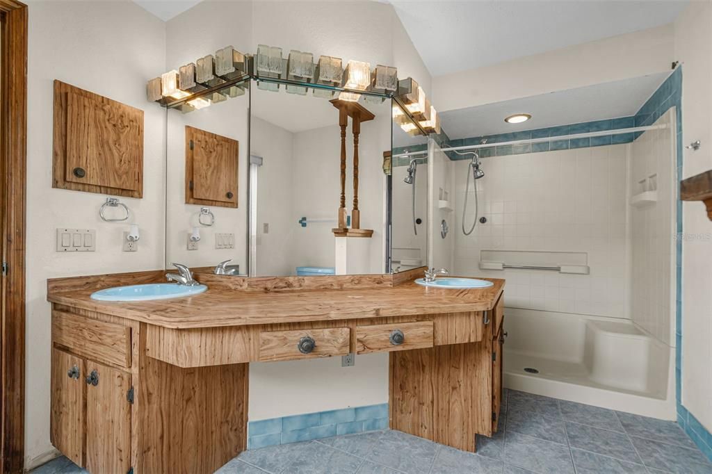 For Sale: $279,900 (3 beds, 2 baths, 1882 Square Feet)