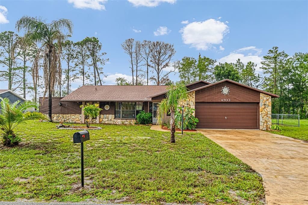 For Sale: $279,900 (3 beds, 2 baths, 1882 Square Feet)