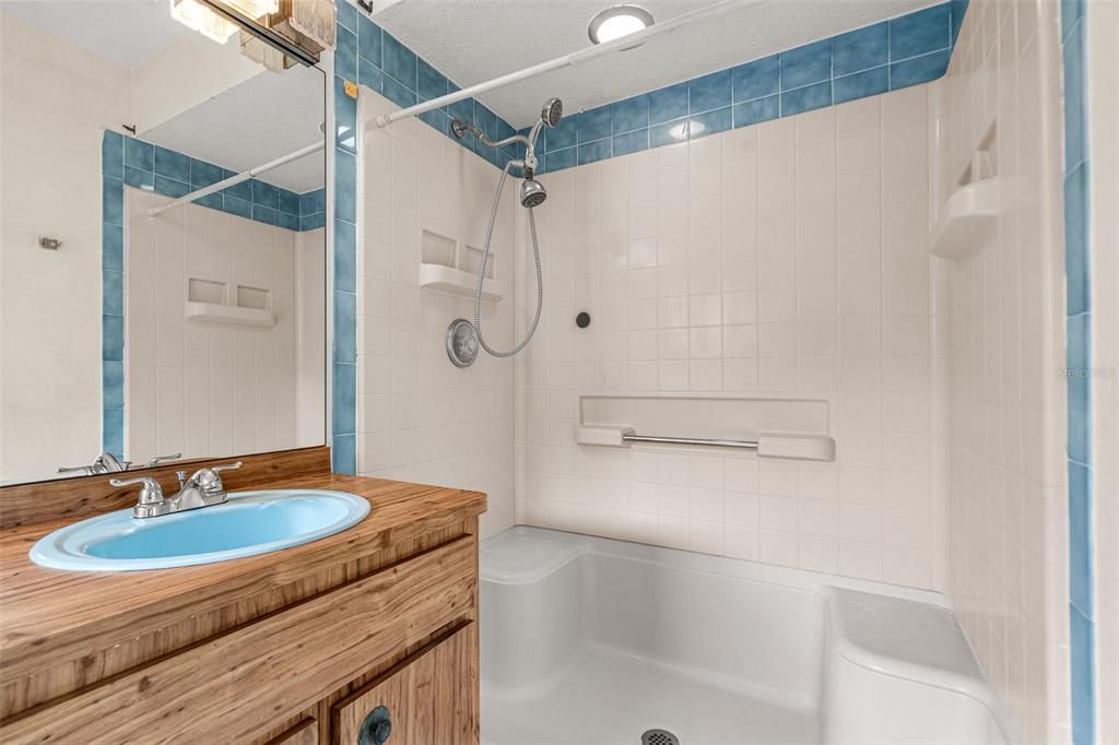 For Sale: $279,900 (3 beds, 2 baths, 1882 Square Feet)