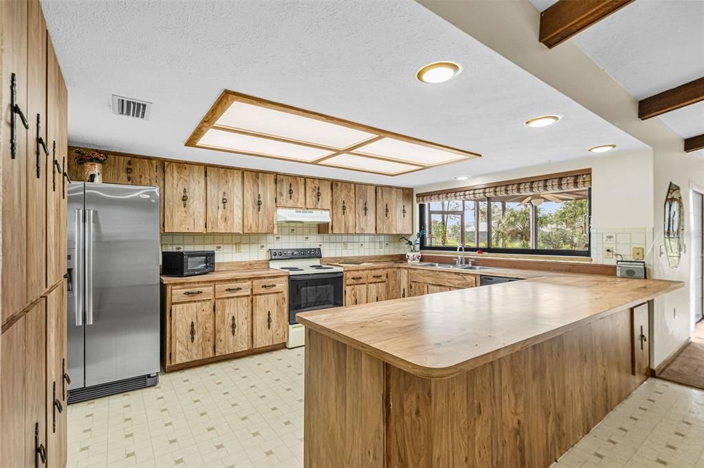 For Sale: $279,900 (3 beds, 2 baths, 1882 Square Feet)