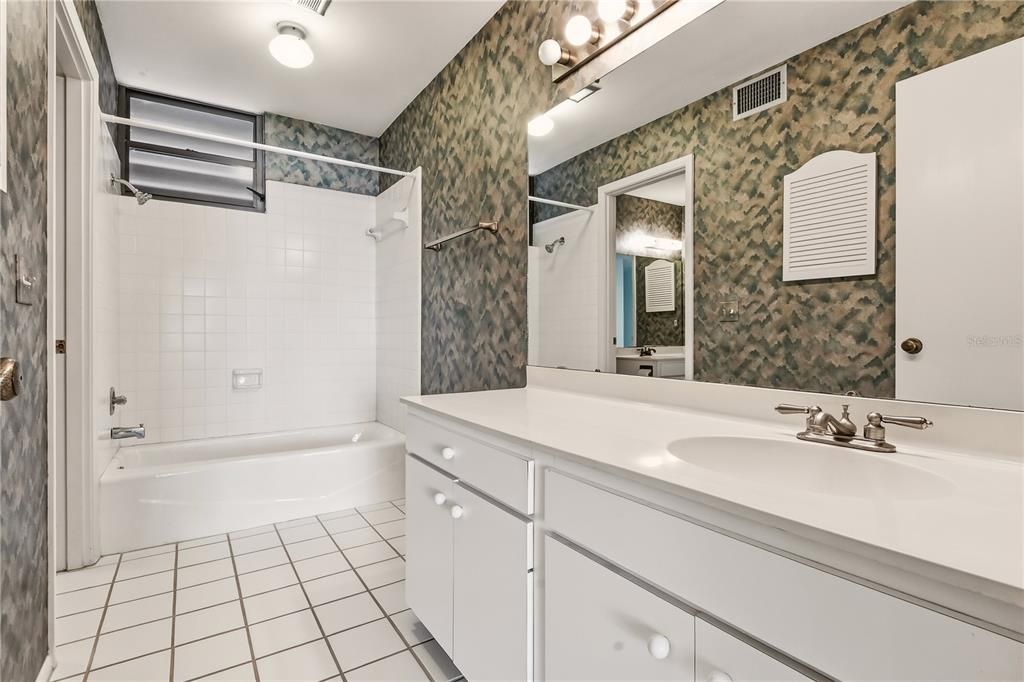 For Sale: $255,000 (3 beds, 2 baths, 1818 Square Feet)