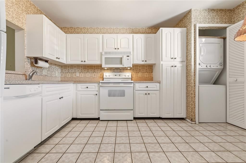 For Sale: $255,000 (3 beds, 2 baths, 1818 Square Feet)