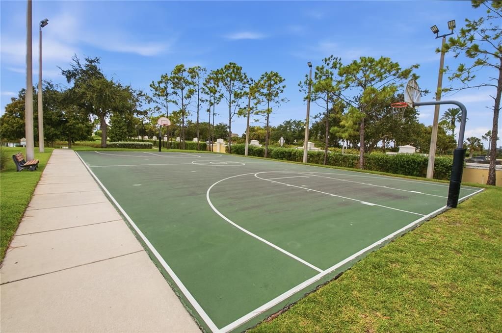 En Venta: $615,000 (4 camas, 2 baños, 3513 Pies cuadrados)