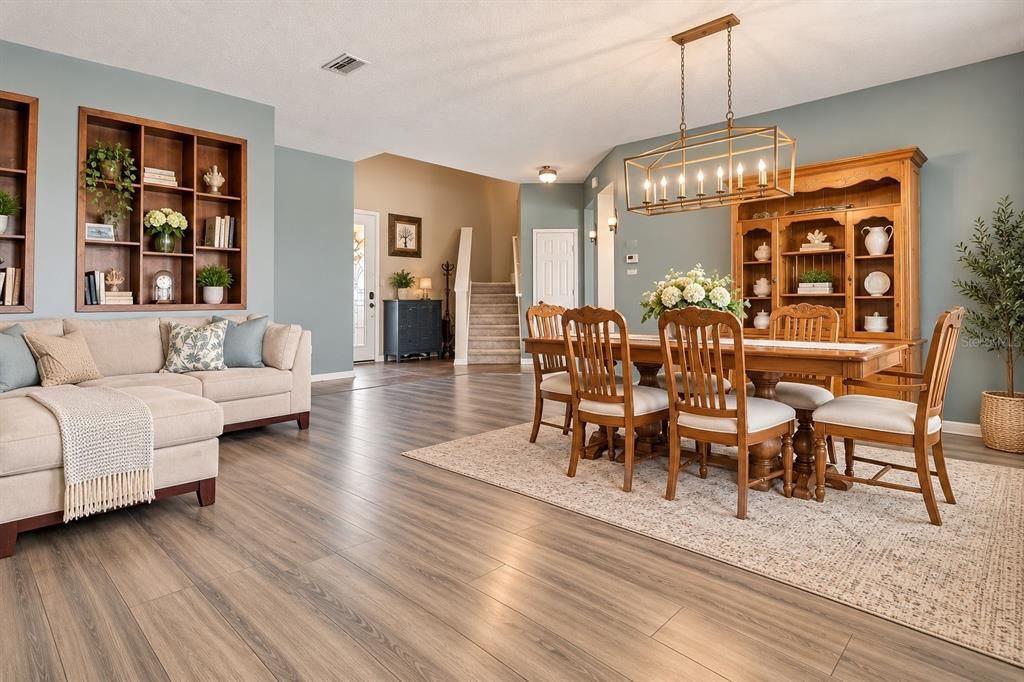 En Venta: $615,000 (4 camas, 2 baños, 3513 Pies cuadrados)