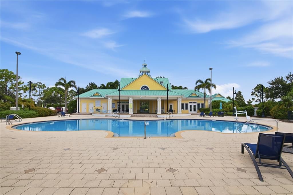 En Venta: $615,000 (4 camas, 2 baños, 3513 Pies cuadrados)