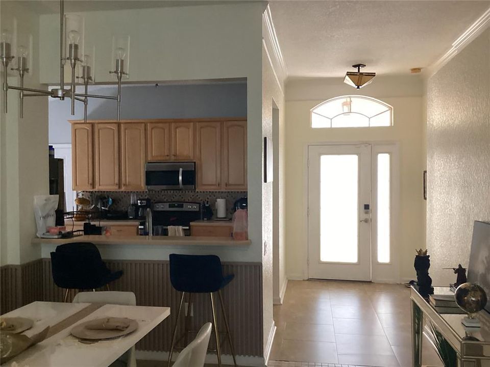 For Rent: $3,350 (4 beds, 2 baths, 1684 Square Feet)